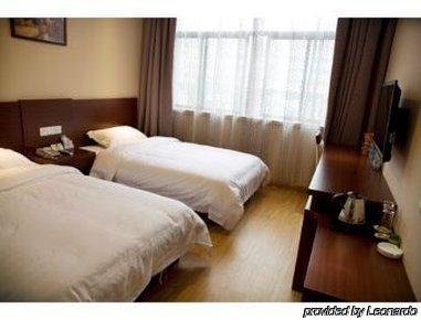 Super 8 By Wyndham Hangzhou Jiubao Transportation Center Екстериор снимка